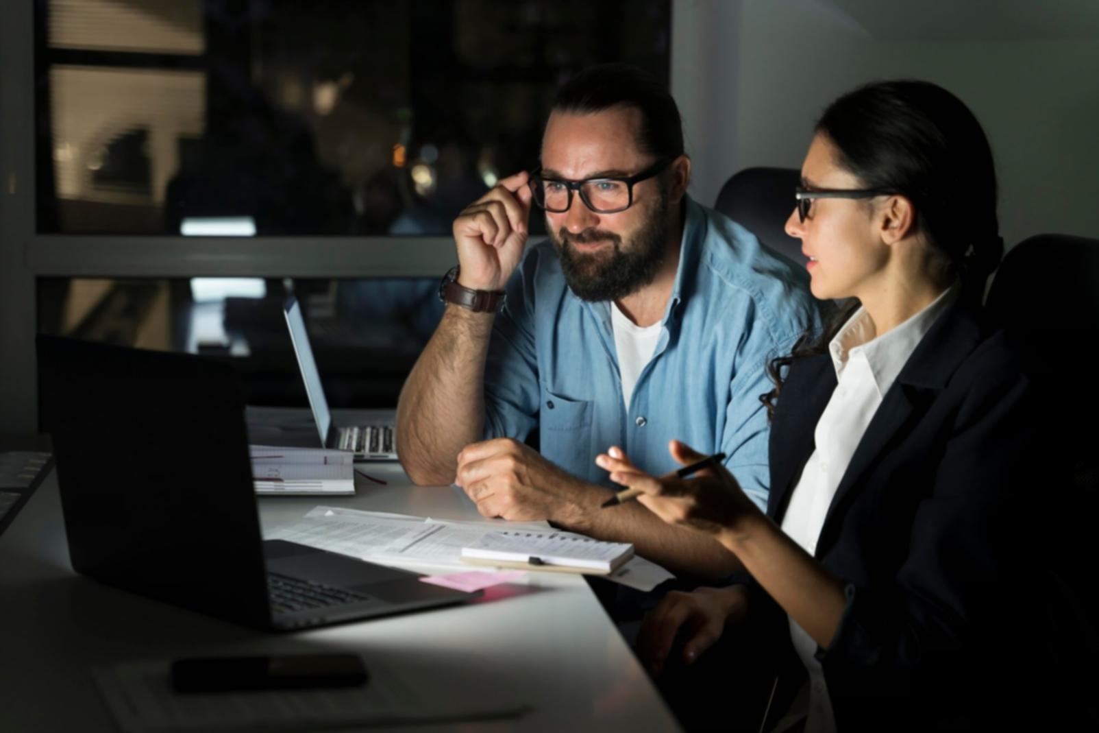Análisis colaborativo de métricas financieras