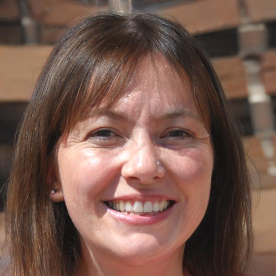 Retrato profesional de Esperanza Vidal, Directora de Formación Financiera